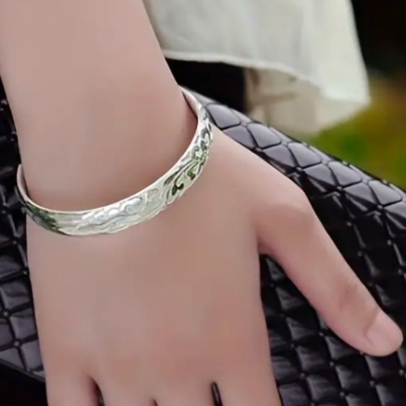 SILVER Embossed Thin Open Bangle Cuff Bracelet NIB - Picture 2 of 6